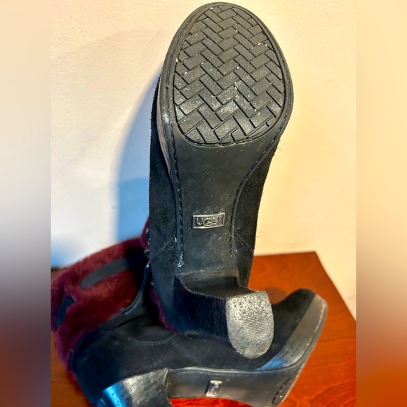 UGG black suede and Lamb Fur shearling cuff boots - Picture 4 of 7